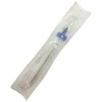 Ago per piercing confezionato sterile 2,7 mm, custodia trasparente, sfondo bianco
