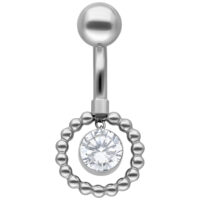 Piercing all'ombelico in argento con cristallo e anello di perle su sfondo bianco