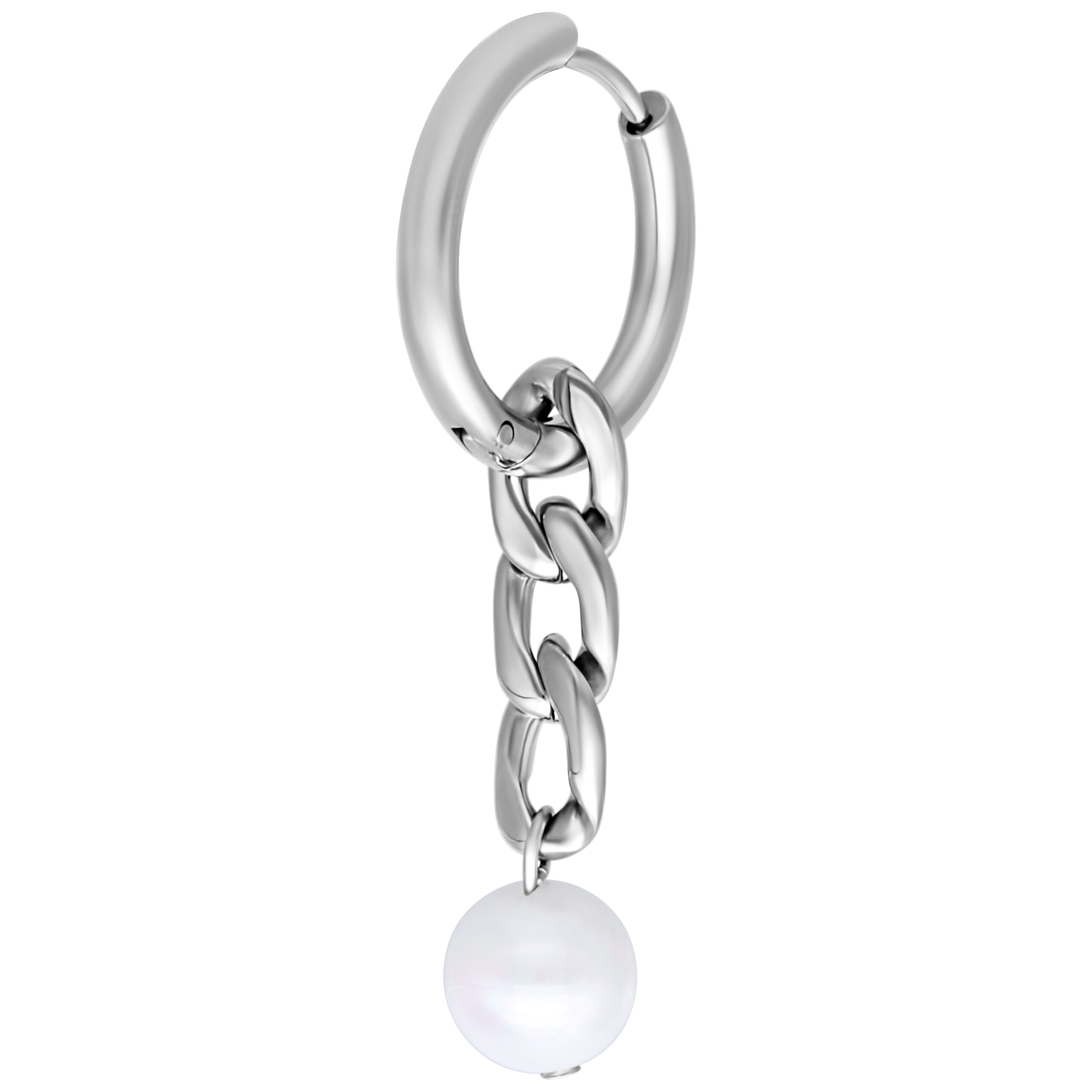 Orecchino color argento con design a catena e perla su sfondo bianco