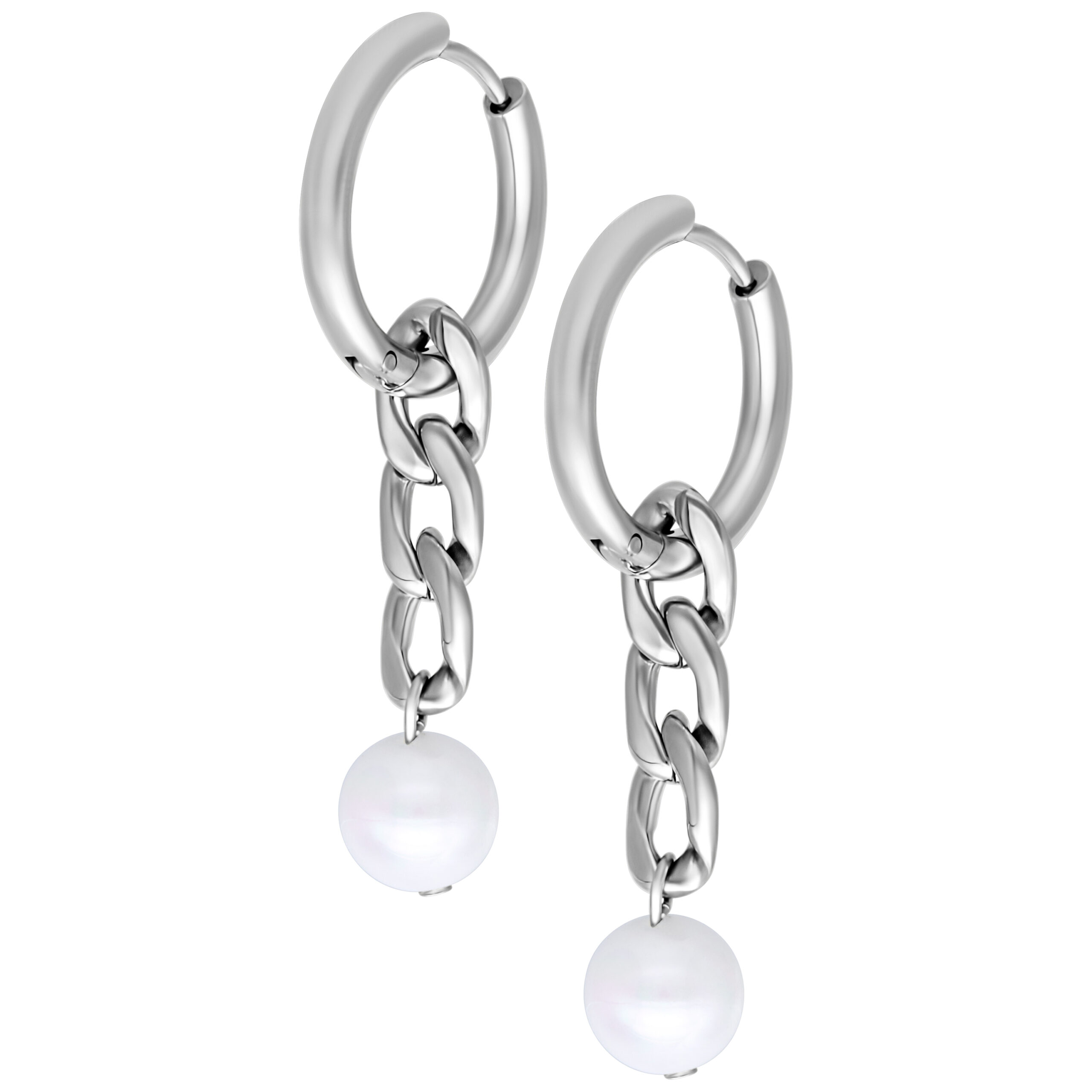 Orecchini argento con pendenti di perle su sfondo bianco