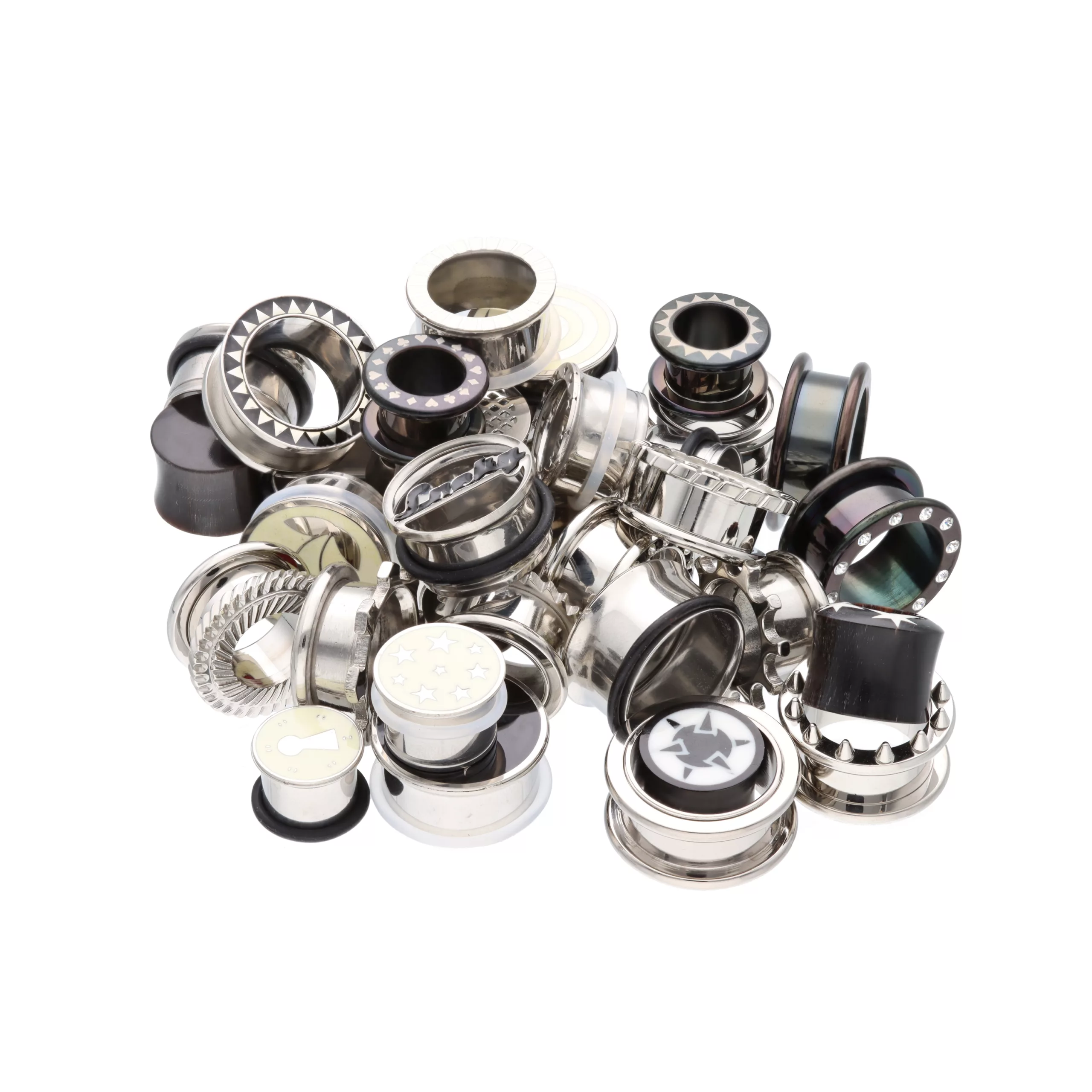 Vari Tunnel Heavy Metal in acciaio chirurgico e titanio su sfondo bianco