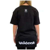 Vista posteriore di una t-shirt oversize nera con logo Wildcat