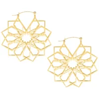 Kaleidoscope Hoops dorati in acciaio chirurgico su sfondo bianco