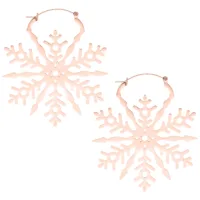 Due orecchini fiocco di neve in acciaio inox rosé su sfondo bianco