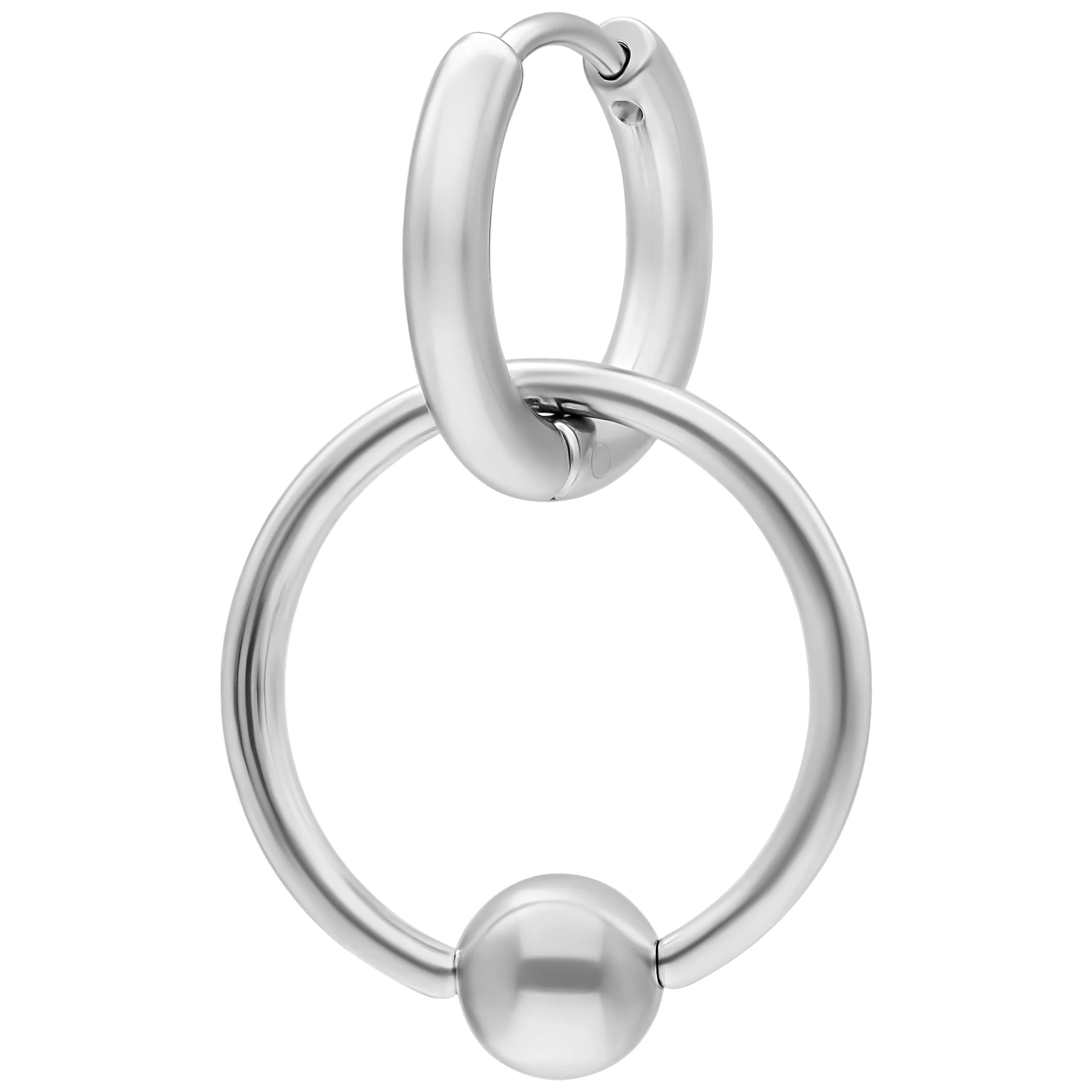 Orecchini in acciaio chirurgico argentati, diametro 16mm, su sfondo bianco