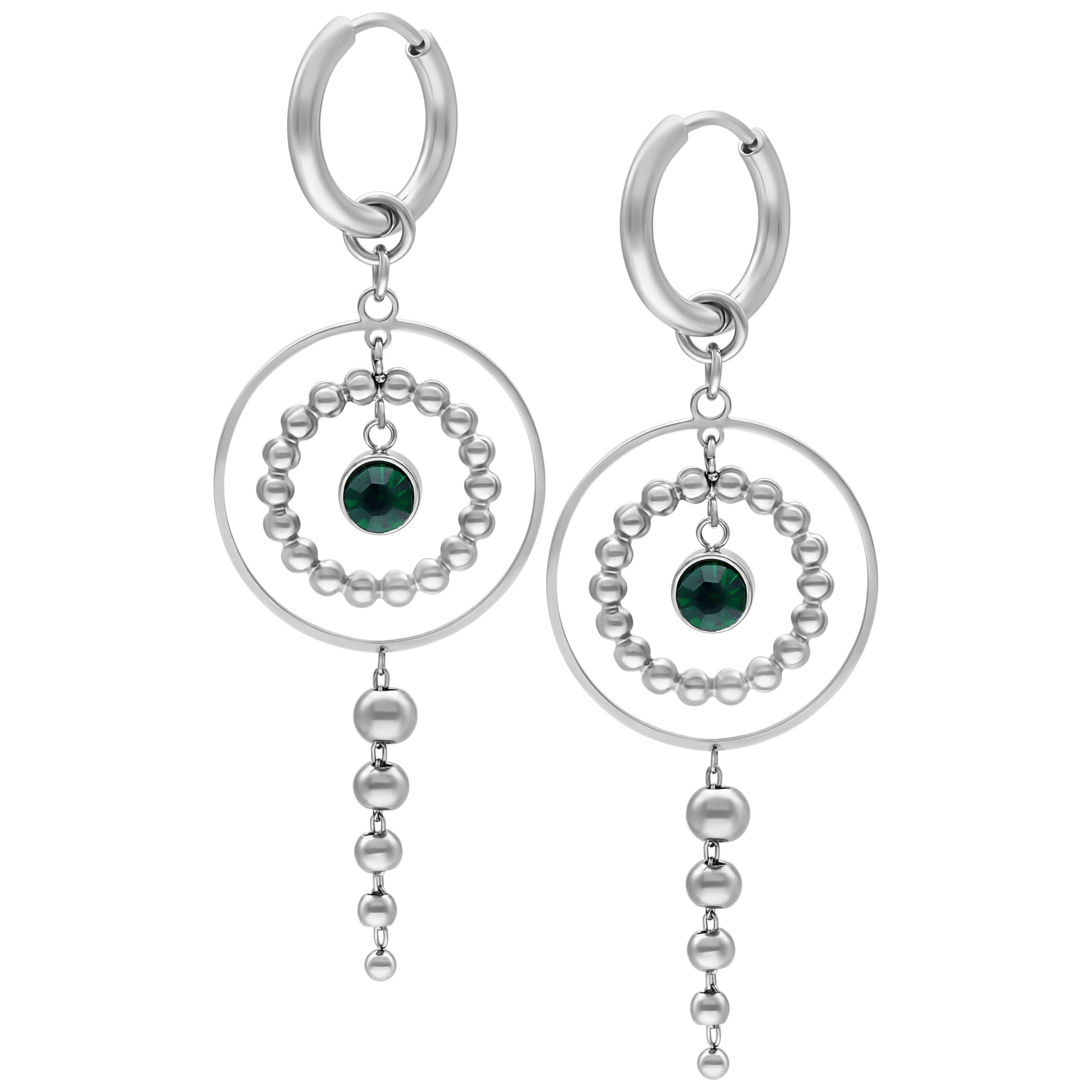 Orecchini a cerchio in argento con cristallo verde smeraldo su sfondo bianco
