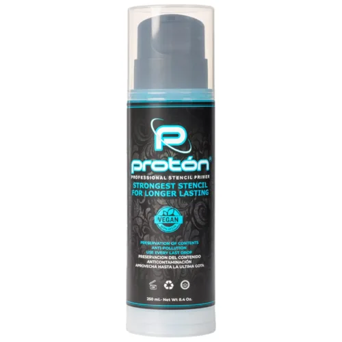 Proton Airless Stencil Primer in blu, flacone da 250ml su sfondo bianco