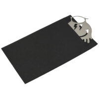 Borsa regalo nera con motivo gatto Borsa regalo nera con ciondolo gatto lucido su sfondo bianco