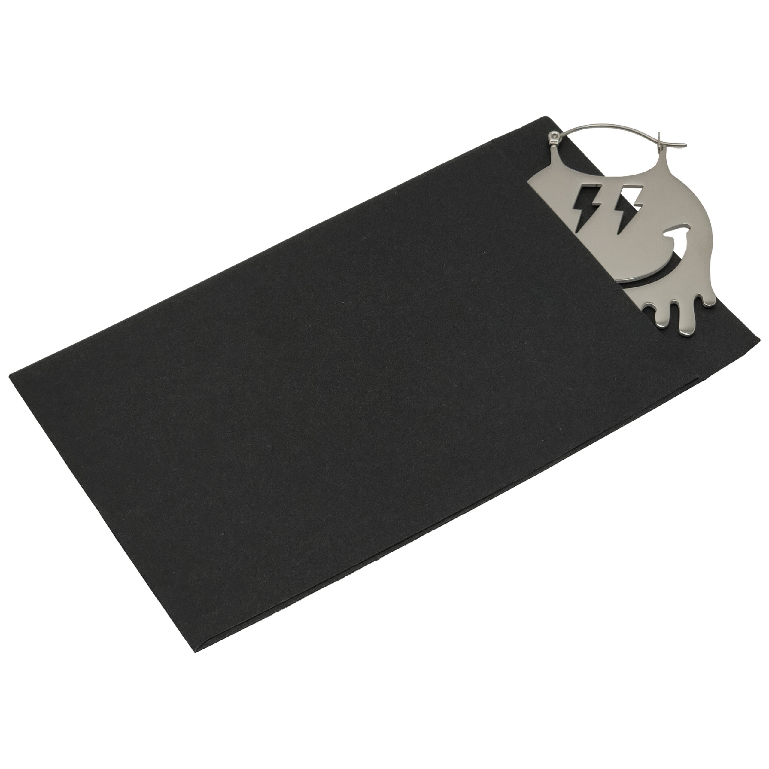 Borsa regalo nera con motivo gatto Borsa regalo nera con ciondolo gatto lucido su sfondo bianco