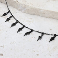Bracciale Snake nero con chiusura regolabile su pietra chiara