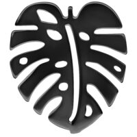 Orecchino Monstera nero in titanio su sfondo bianco