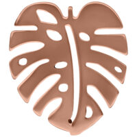 Orecchino in oro rosa a forma di foglia di Monstera su sfondo bianco
