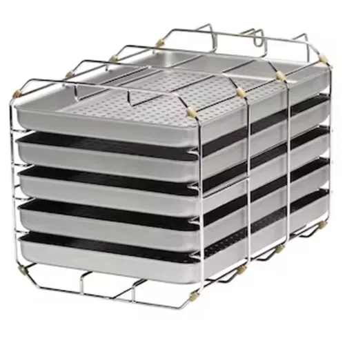 Staffa A Plus argentata con più livelli, in acciaio inox su sfondo bianco