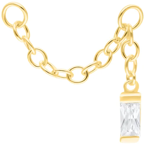 Catena piercing dorata con cristallo baguette pendente su sfondo bianco