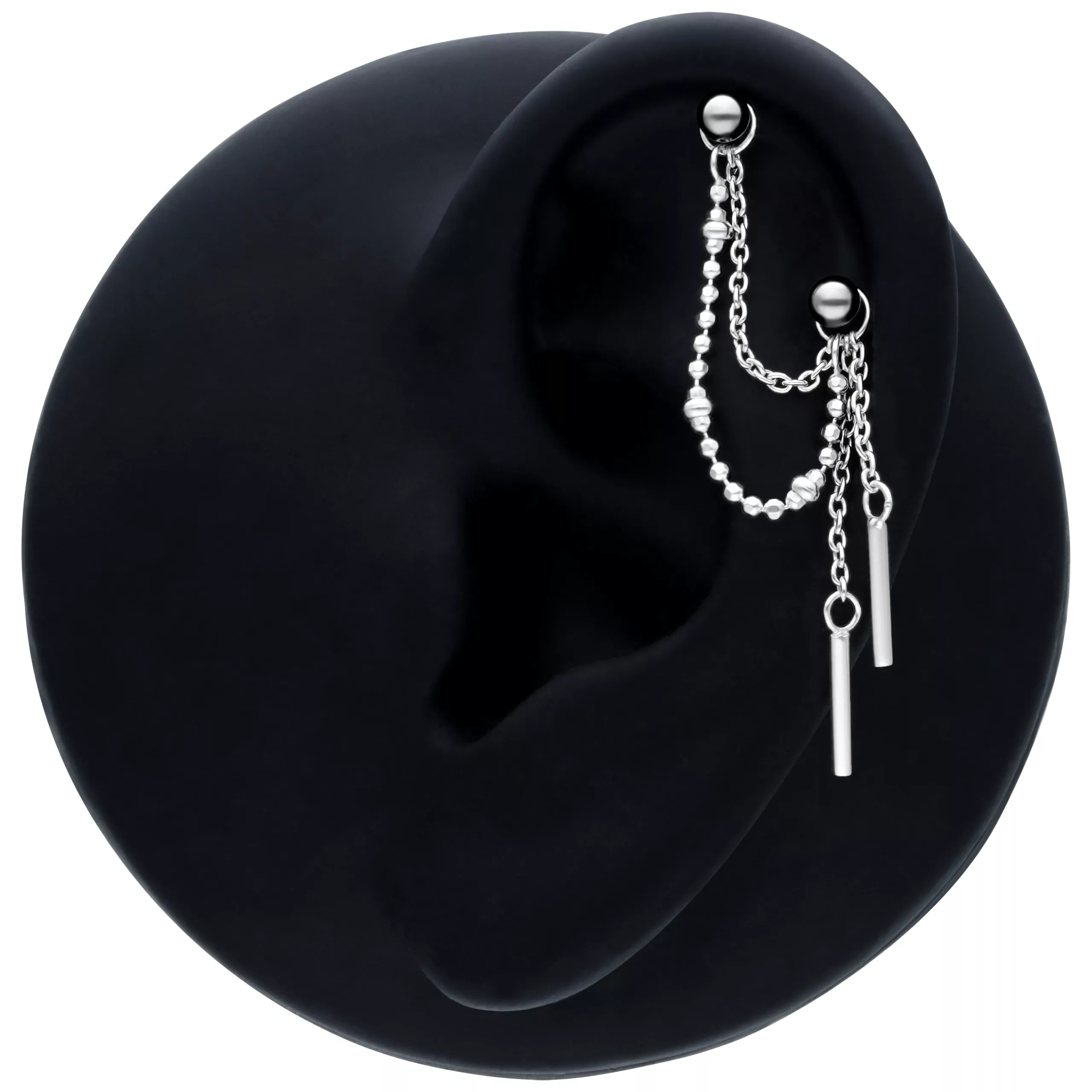 Collana piercing nera 20 mm in argento con pendente su sfondo nero