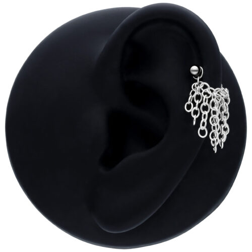 Catena piercing con nappa nera in argento all'orecchio, lunghezza 20mm