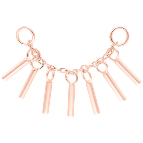Catena piercing in oro rosa lunga 20mm su sfondo bianco