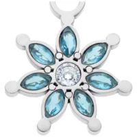 Collana argento con pietre blu e design floreale su sfondo bianco