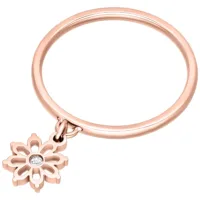 Anello in oro rosa in acciaio chirurgico con ciondolo a forma di fiore su sfondo bianco