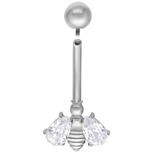Piercing all'ombelico in argento con ciondolo ape e cristalli chiari su sfondo bianco