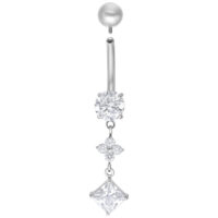 Piercing Bananabell in argento con cristalli chiari su sfondo bianco