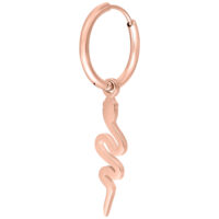 Orecchini in oro rosa con pendente a serpente su sfondo bianco