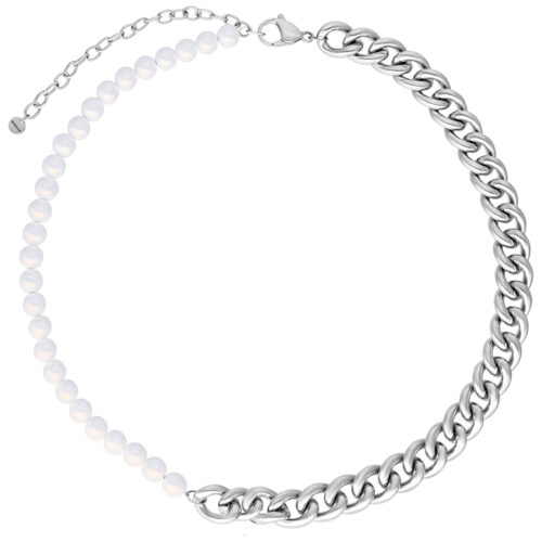 Collana Chunky Pearl in argento con perle e maglie su sfondo bianco
