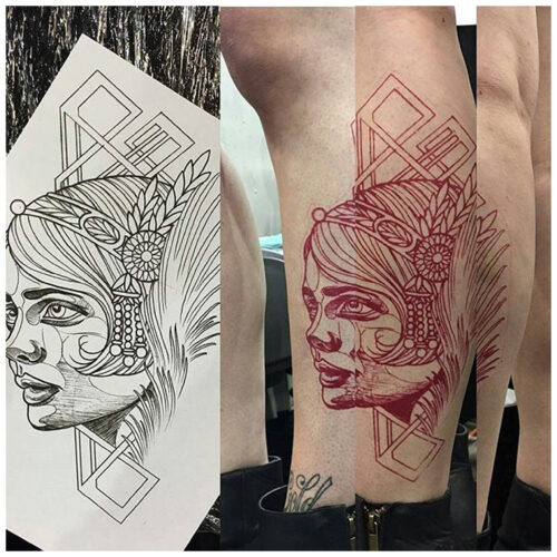 Carta stencil rossa per tatuaggi con motivo facciale e tatuaggio finito su una gamba