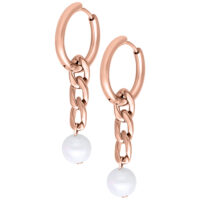 Orecchini a cerchio in oro rosa con maglie a catena e perle bianche su sfondo bianco