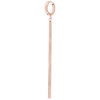 Orecchini a cerchio in oro rosa con dettaglio a catena lungo e sottile su sfondo bianco