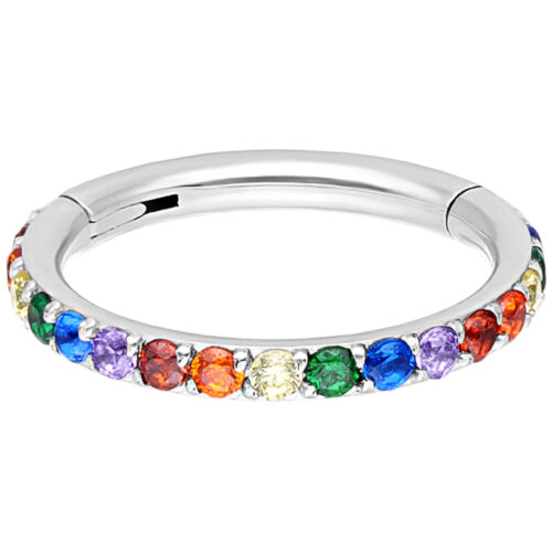 Anello argento con cristalli arcobaleno, diametro 9 mm, su sfondo bianco