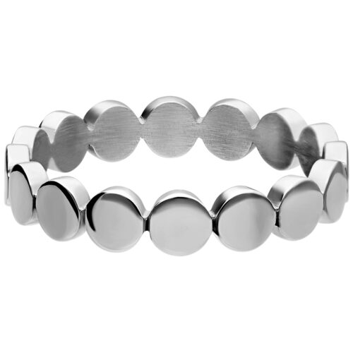 Anello in argento acciaio chirurgico con placche rotonde su sfondo bianco