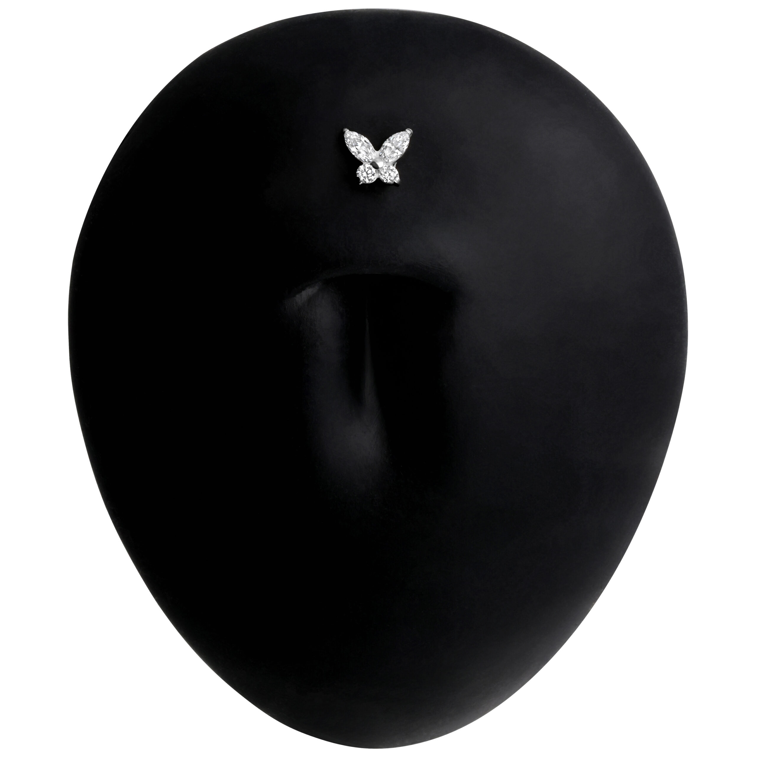 Piercing Labret in titanio nero con motivo a farfalla su sfondo nero