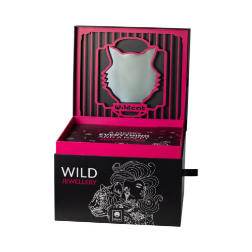 Scatola portagioie nera con accento rosa, aperta, logo Wildcat nel coperchio