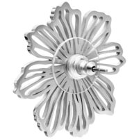 Orecchino a fiore in argento in acciaio inox lucidato a specchio su sfondo bianco