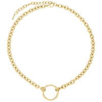 Collana O dorata in acciaio chirurgico 316L su sfondo bianco