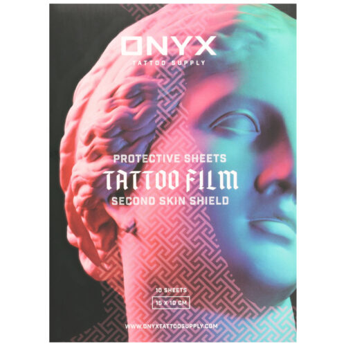 Immagine di una confezione di pellicola protettiva con statua colorata sullo sfondo