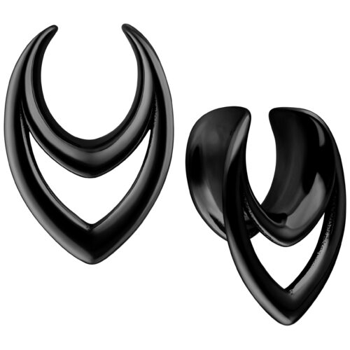 Double Arrow Earsaddles nere in acciaio chirurgico, misura 8,0 mm, su sfondo bianco