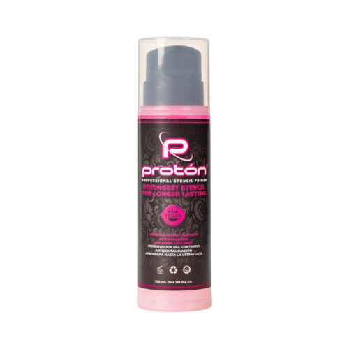 Proton Airless Stencil Primer in bottiglia rosa, 250 ml, su sfondo bianco