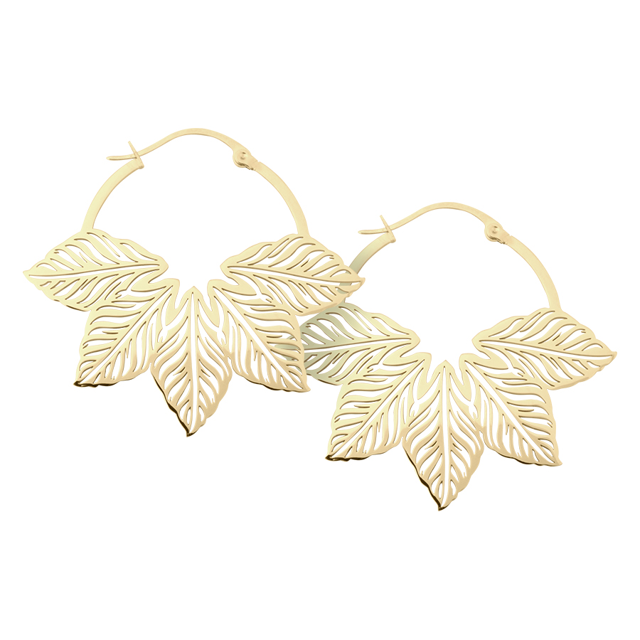 Orecchini Abey Hoops dorati con design a foglia su sfondo bianco