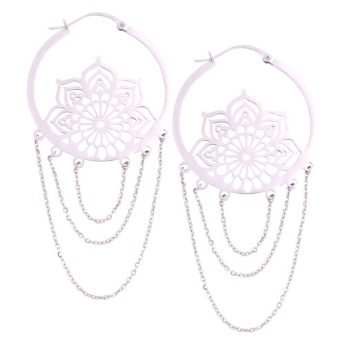 Orecchini La Fleur Hoops in argento in acciaio chirurgico 316L con ciondolo a catena su sfondo bianco