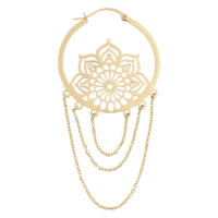 Orecchino La Fleur Hoop in oro con motivo floreale delicato e dettagli a catena su sfondo bianco