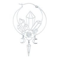 Orecchini argento con design a cristallo e chiusura a scatto su sfondo bianco