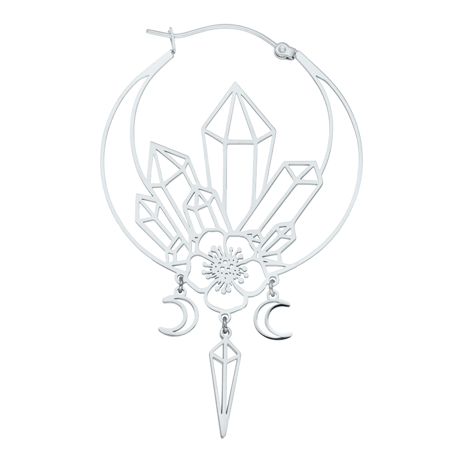 Orecchini argento con design a cristallo e chiusura a scatto su sfondo bianco