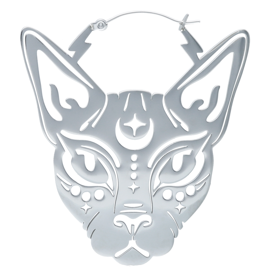 Orecchini in argento a forma di testa di gatto Sphynx su sfondo bianco