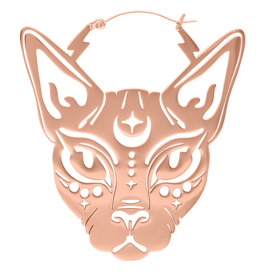 Orecchini a forma di testa di Sphynx in oro rosa su sfondo bianco