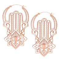 Due orecchini Khamsa Hoops in oro rosa con dettagli raffinati su sfondo bianco