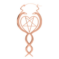 Orecchini Nagini Hoops in oro rosa in acciaio chirurgico su sfondo bianco
