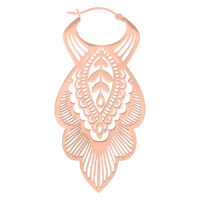 Orecchino Mandala Leaf Hoop in oro rosa con motivo delicato su sfondo bianco