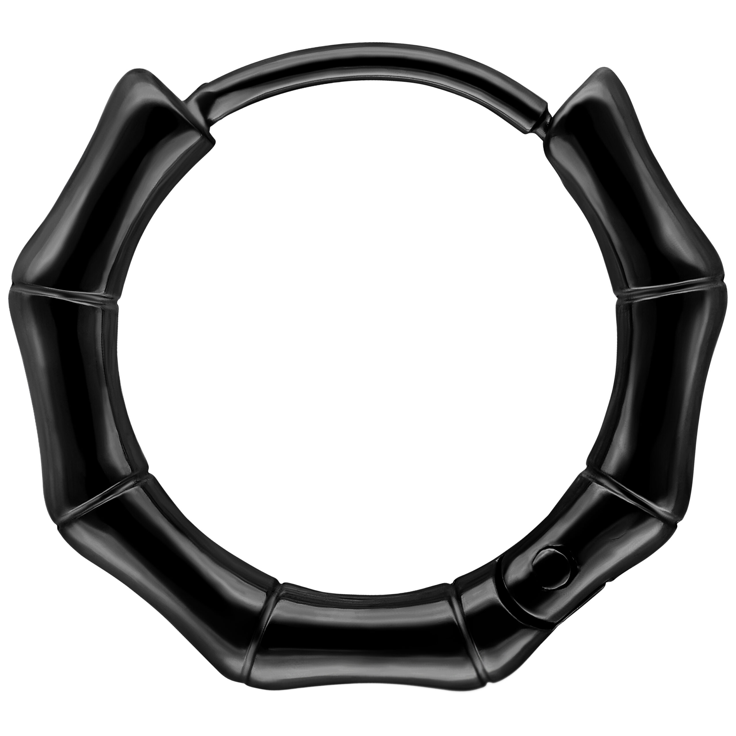 Orecchino nero in acciaio inox con design bambù su sfondo bianco